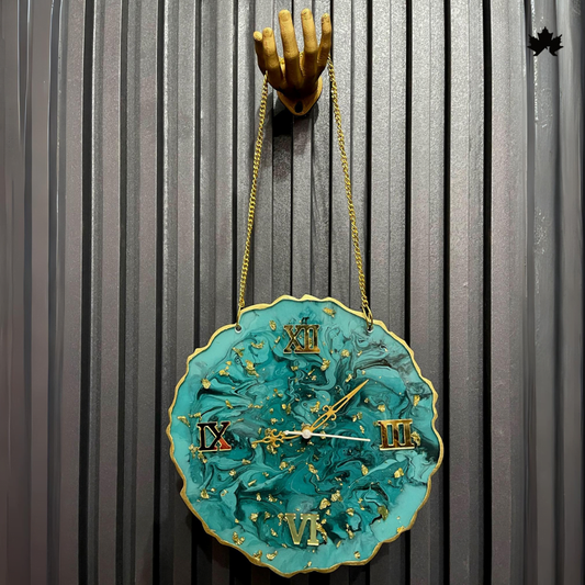 Time's Grasp - Retro Table Clock | Fankaarlok