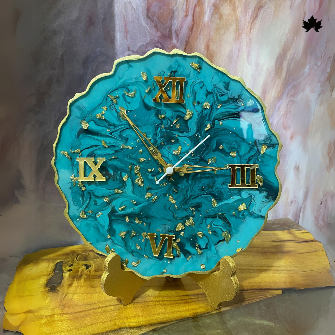 Time's Grasp - Retro Table Clock | Fankaarlok