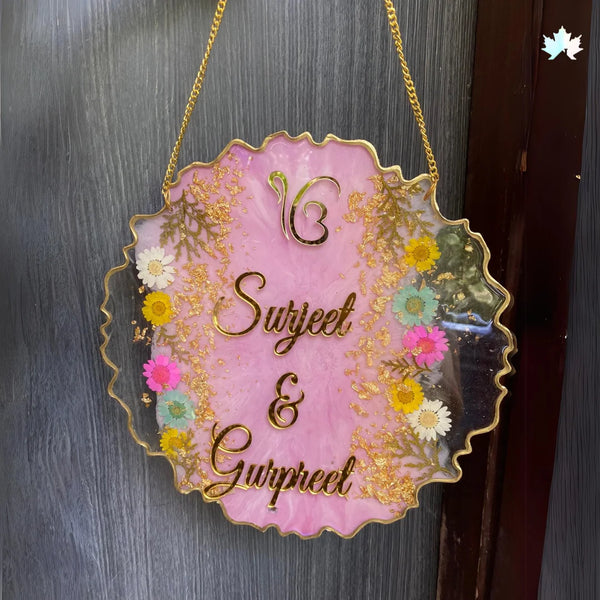 Floral Round Nameplate for Entrance – Custom Couple Door Sign