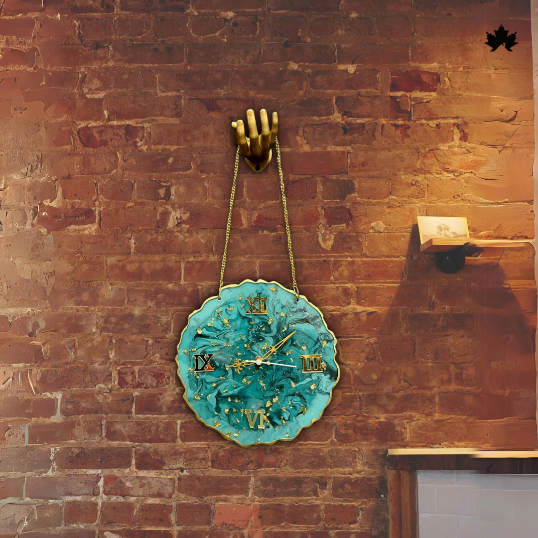 Time's Grasp - Retro Table Clock | Fankaarlok