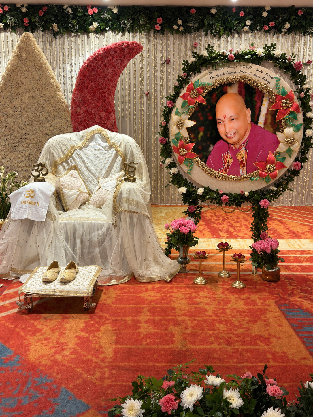 Guru Ji Swaroop frame Design 1 – in home mandir