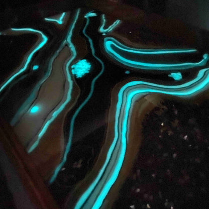 Luminous Geode – Glow in the Dark Center Table with Resin Art | Fankaarlok