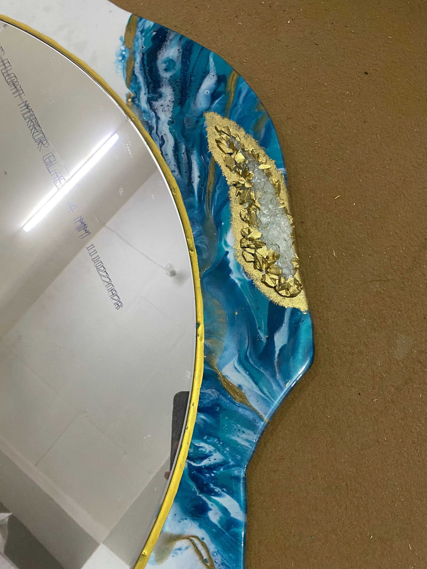 Azure Crest Round – Resin Wall Mirror for Interior Decoration | Fankaarlok