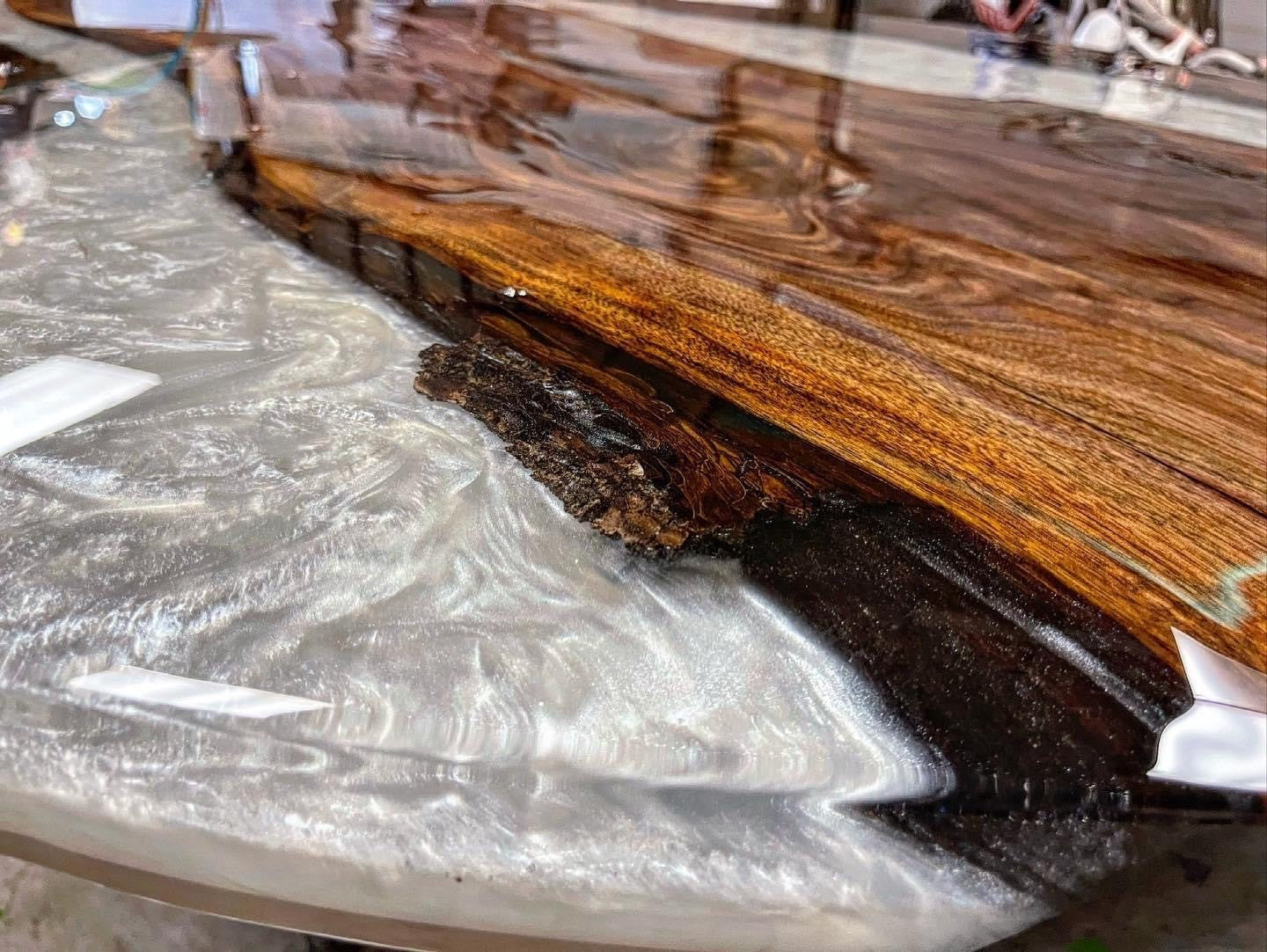 Handcrafted Wood Table – Premium Live Edge Epoxy Table | Fankaarlok
