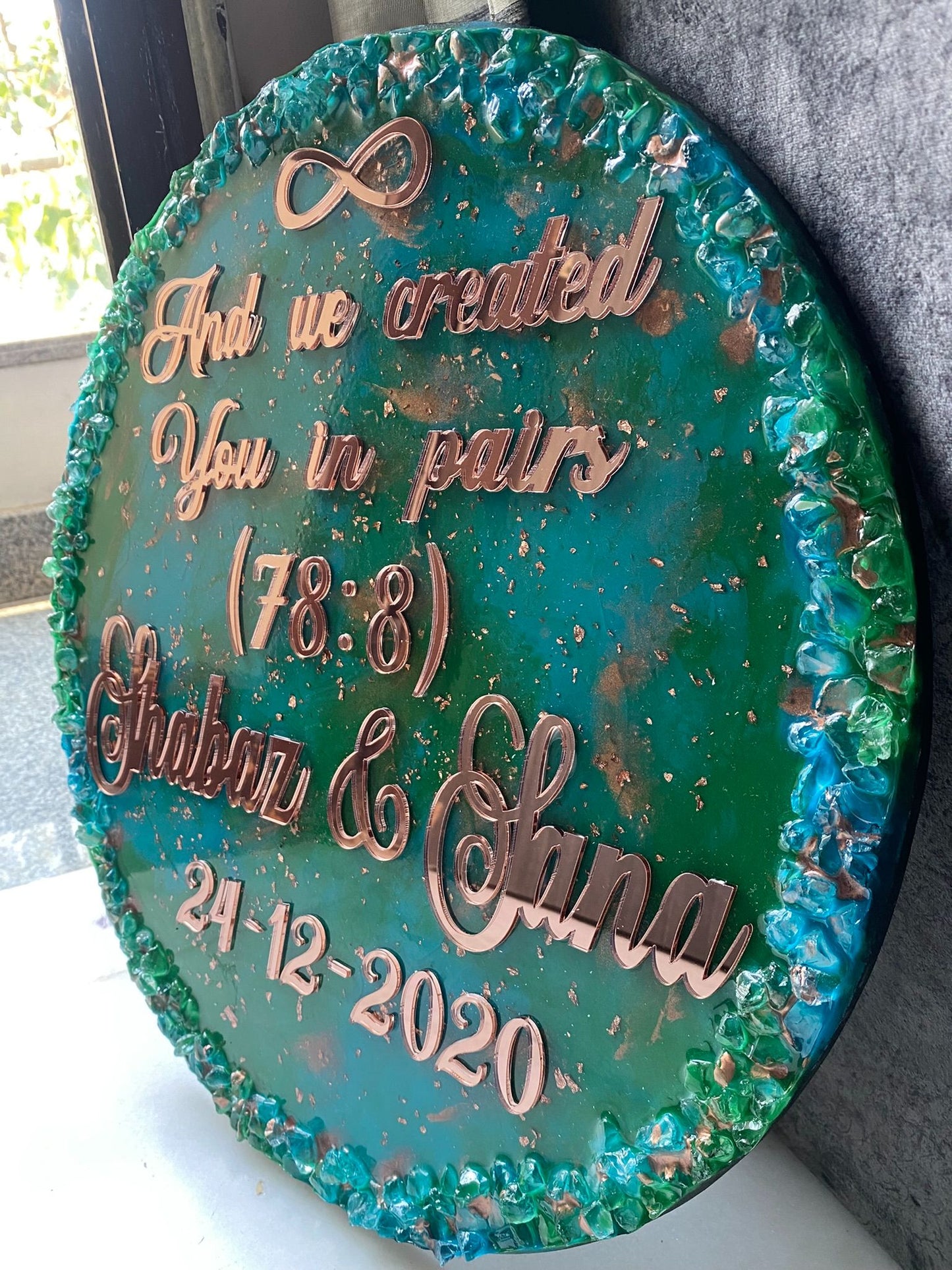 Round Designer Nameplate | Personalized Couple Nameplate with Quote