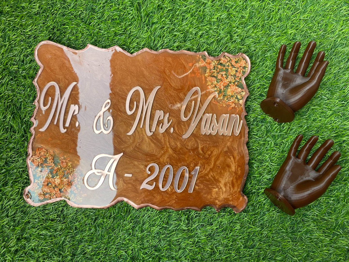 Auric Edge – Gold Accent Nameplate for Home | Elegant Couple Nameplate