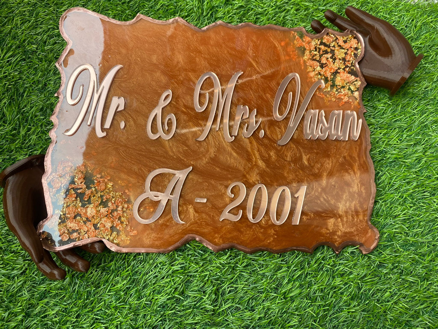 Auric Edge – Gold Accent Nameplate for Home | Elegant Couple Nameplate