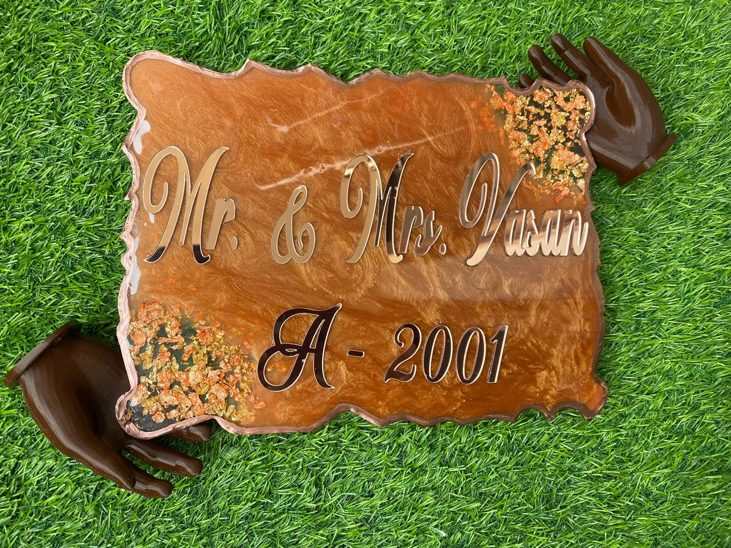 Auric Edge – Gold Accent Nameplate for Home | Elegant Couple Nameplate